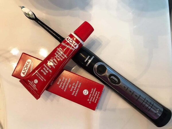 Kem đánh răng Ajona 25ml của Đức