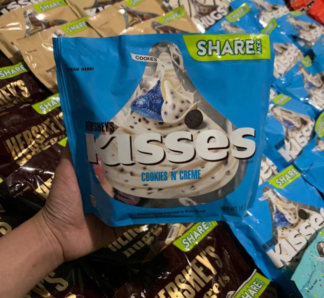 Cookies N Creme: socola trắng với các hạt cookies giòn xốp.