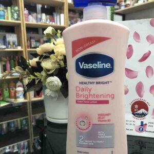 Dưỡng thể trắng da Vaseline Daily Brighteni...
