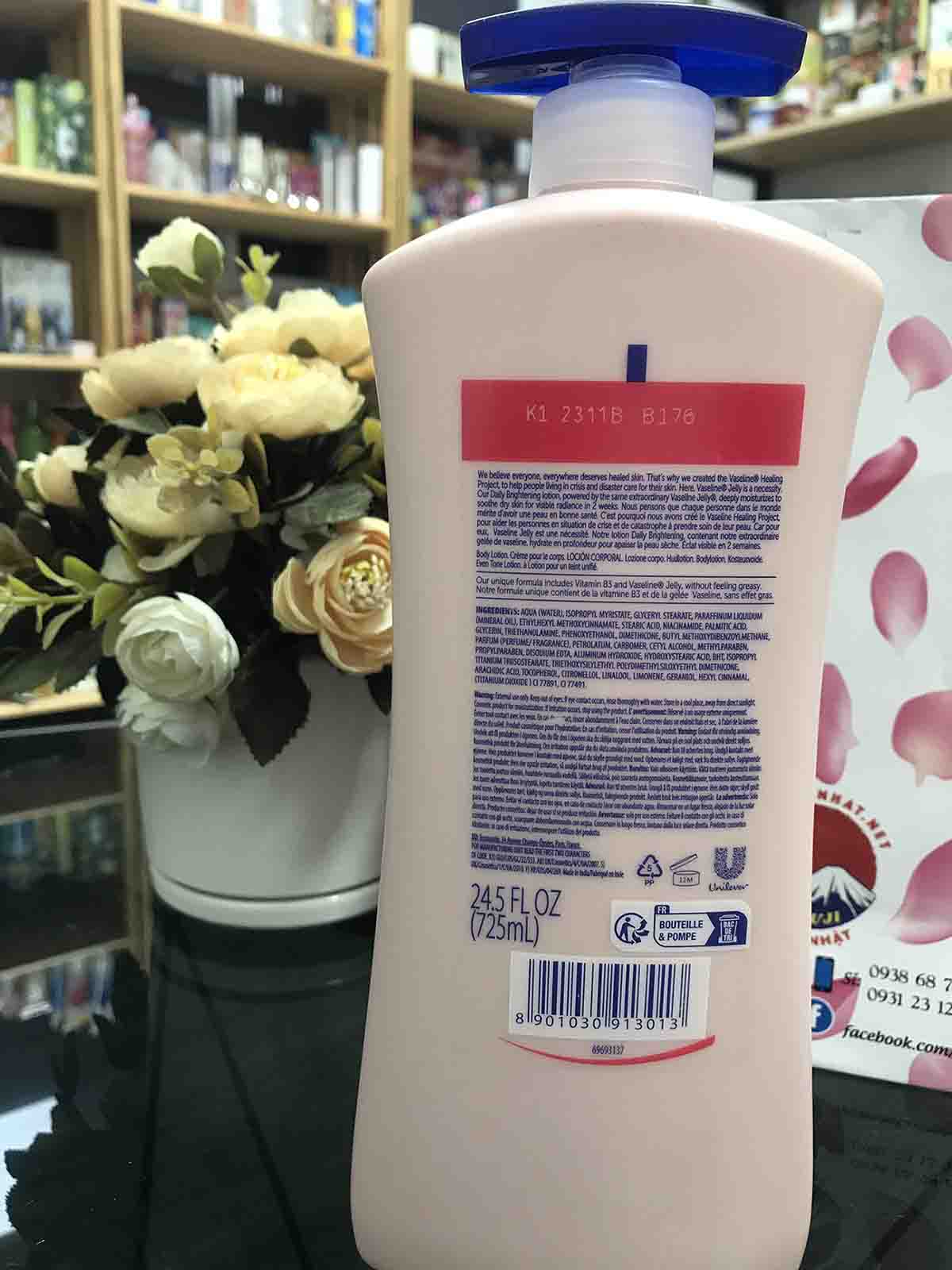 Dưỡng thể trắng da Vaseline Daily Brightening 725ml