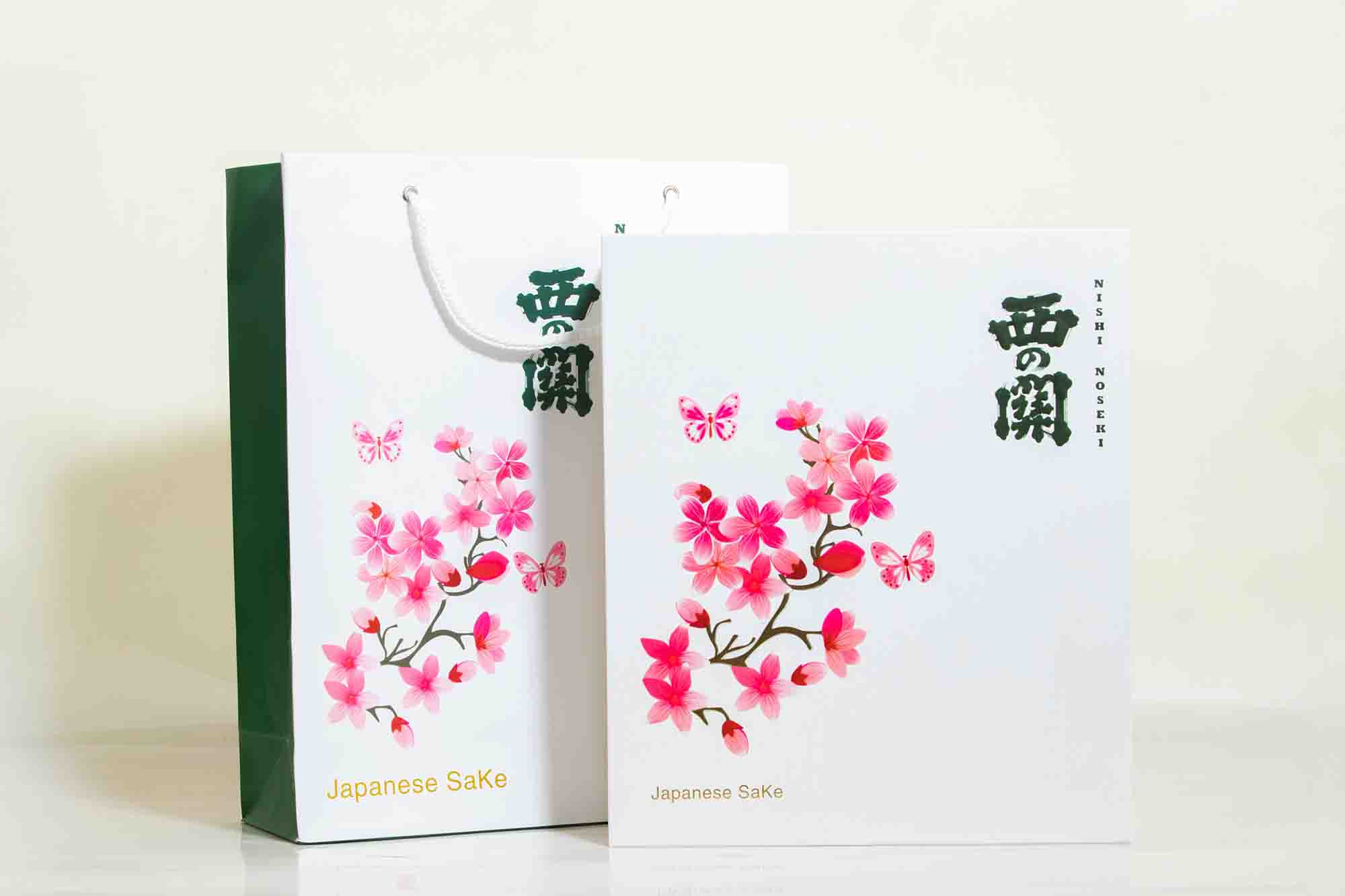 Hộp Rượu Sake Nishino Seki Hana Hoa Anh Đào Chai Màu Đen