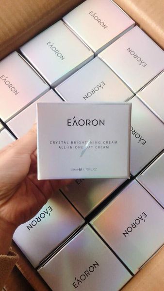 Kem Eaoron đêm được chiết xuất từ các thành phần: ➤ Ngọc trai đen – một trong những nguyên liệu làm đẹp quý giá nổi bật với khả năng ức chế sự hình thành hắc tố melanin, làm mờ thâm nám và dưỡng da trắng sáng.