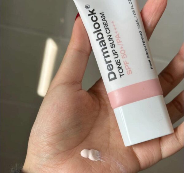 Kem chống nắng Dermablock Sun Cream SPF50+ PA+...