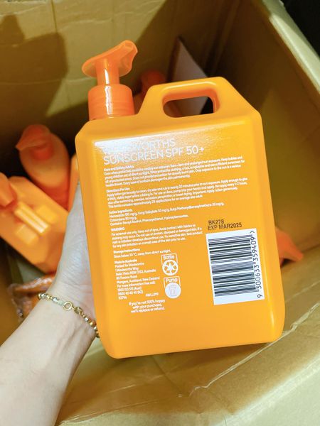 Kem chống nắng Woolworths mua ở đâu? Giá bao nhiêu?