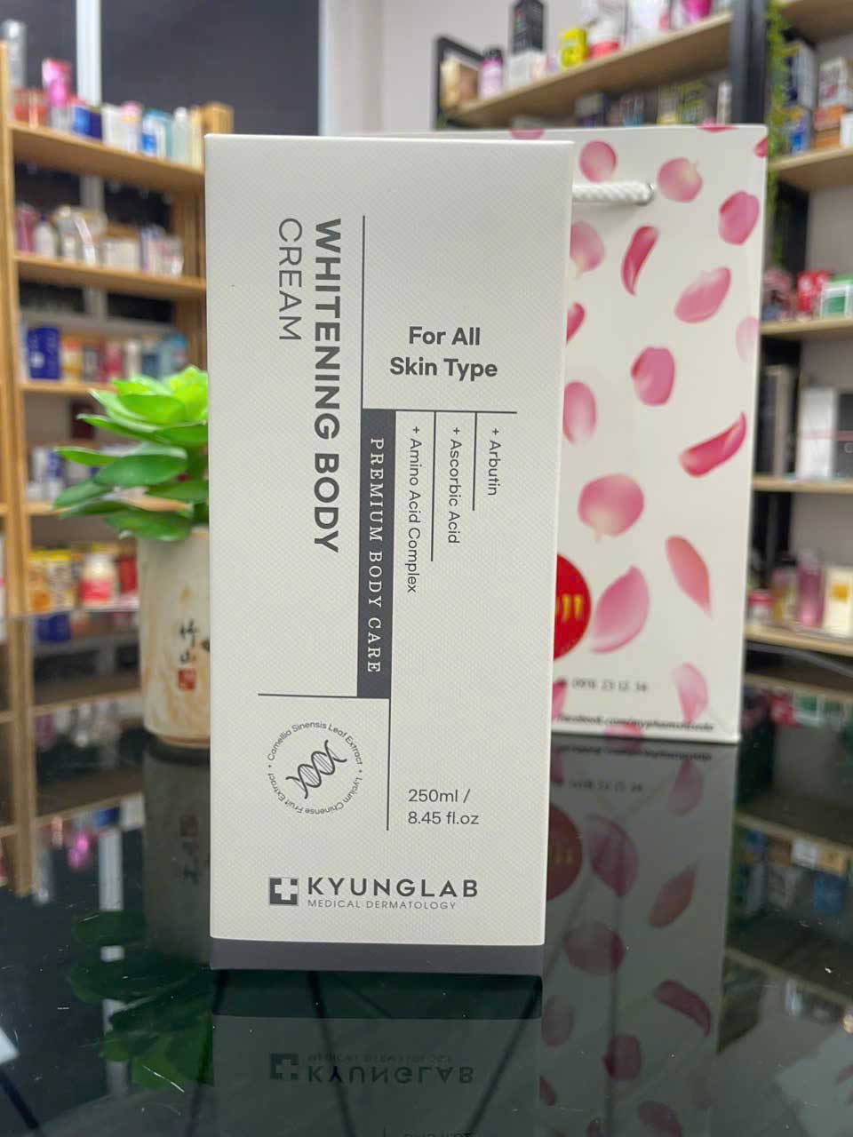 Kem dưỡng trắng da Kyung Lab Whitening Body Cream 250ml