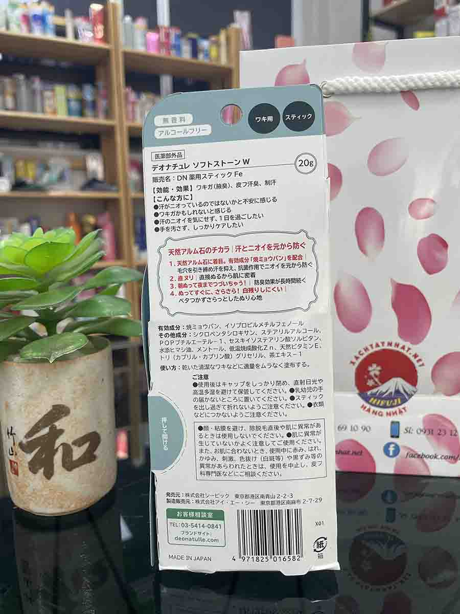 Lăn khử mùi Soft Stone đá khoáng 20gr Nhật Bản