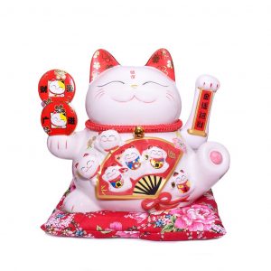 Mèo thần tài cầm quạt màu đỏ