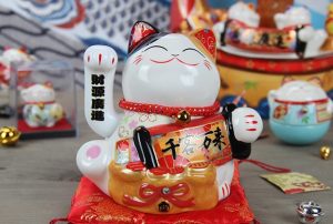 Mèo thần tài giơ tay phải giá bao nhiêu