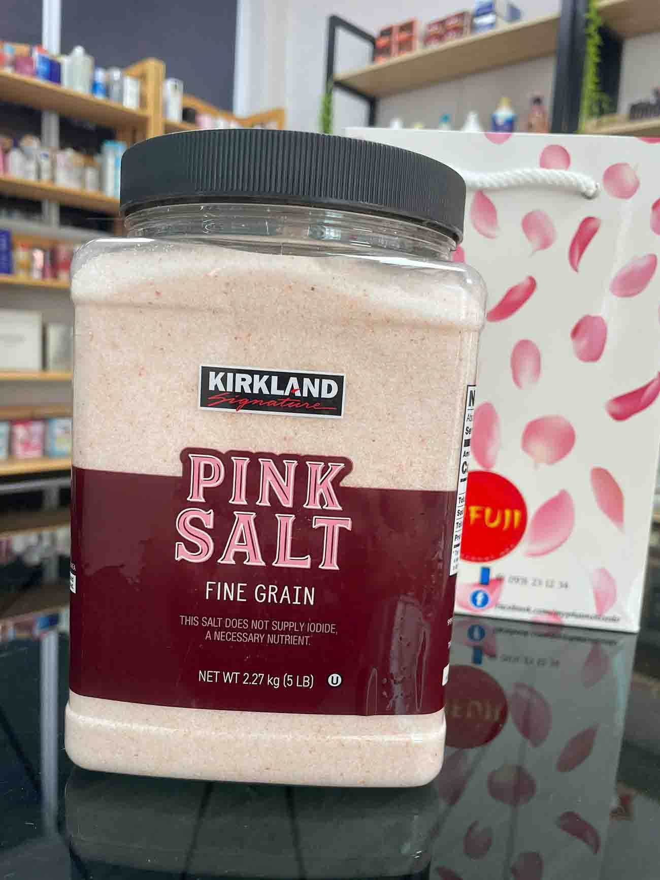 Muối hồng Kirkland Pink Himalayan Salt Mỹ chính hãng 2.27kg