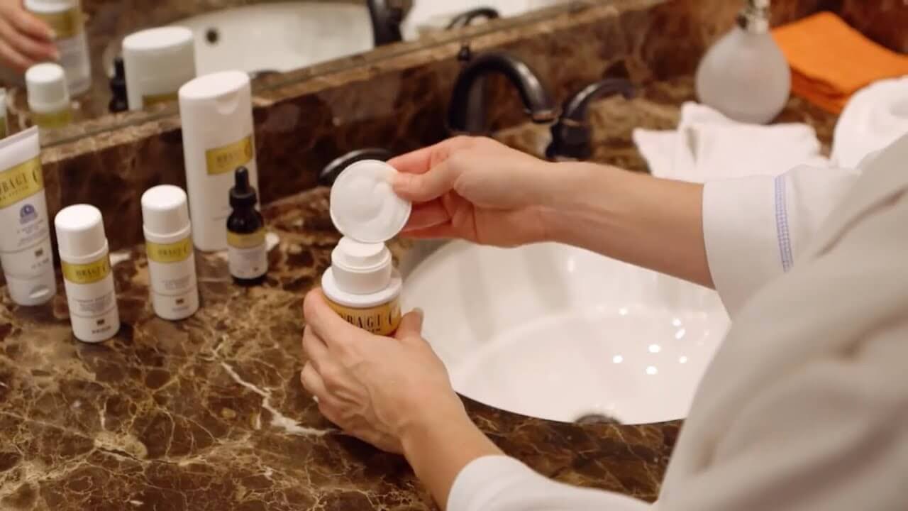 Hướng dẫn sử dụng Toner Obagi C Rx Balancing Toner