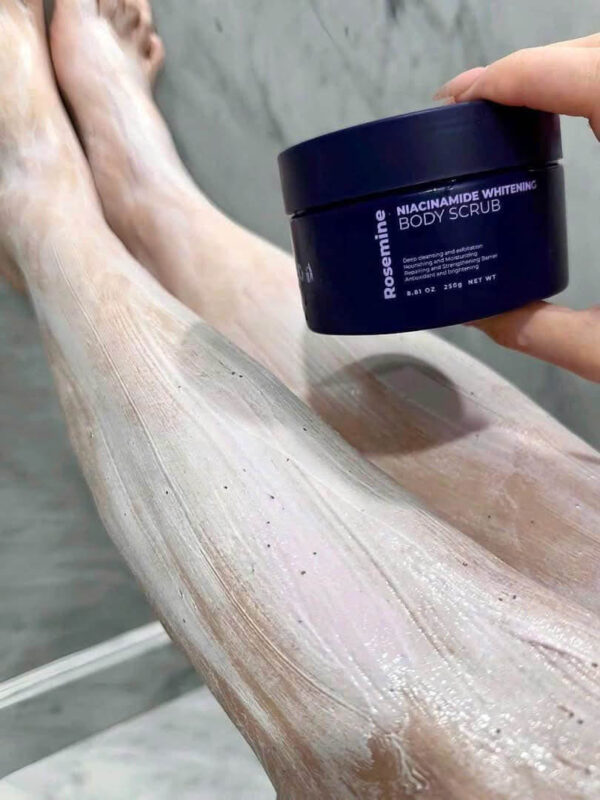 Tẩy da chết Rosemine Niacinamide Whitening Bod...