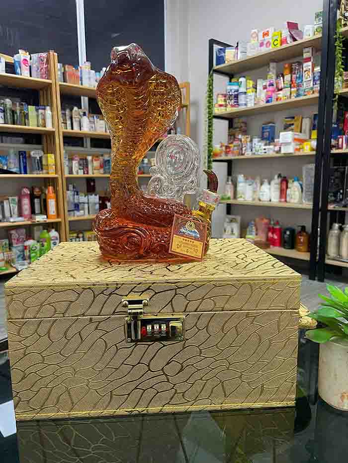 Rượu rắn thuỷ tinh cuộn Armenia