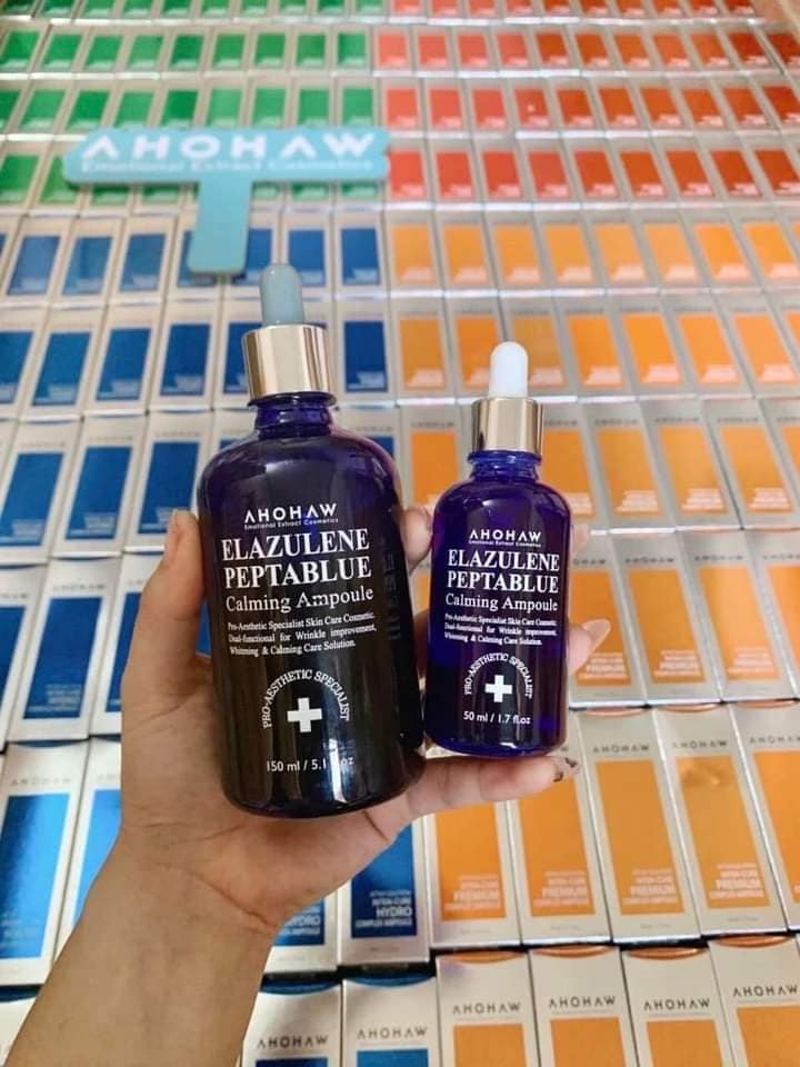 Alazulene Ampoule – chai màu xanh dương: Đây cũng là một trong những sản phẩm bán chạy nhất của hãng mỹ phẩm Ahohaw trên thị trường. Serum chứa tới 7 thành phần làm dịu da