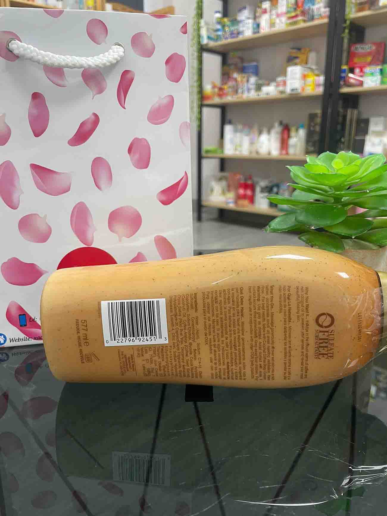 Sữa Tắm OGX Tẩy Tế Bào Chết Scrub & Wash 577ml