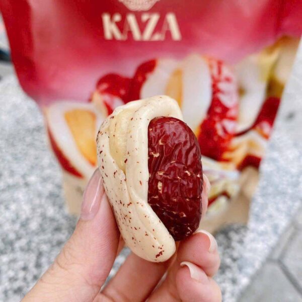 Táo kẹp sữa lạc đà hạt điều Kaza 500...