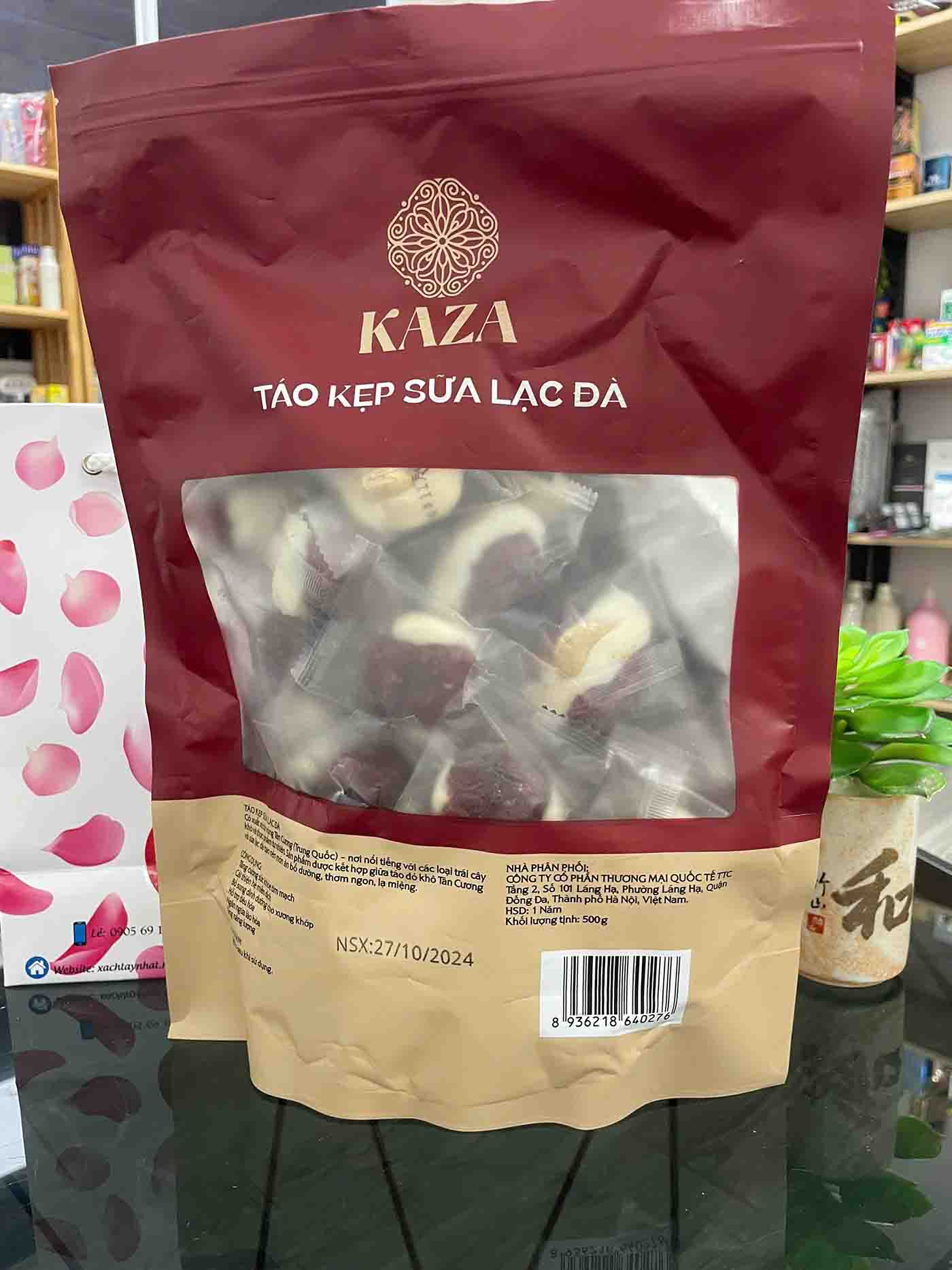Táo kẹp sữa lạc đà hạt điều Kaza 500g