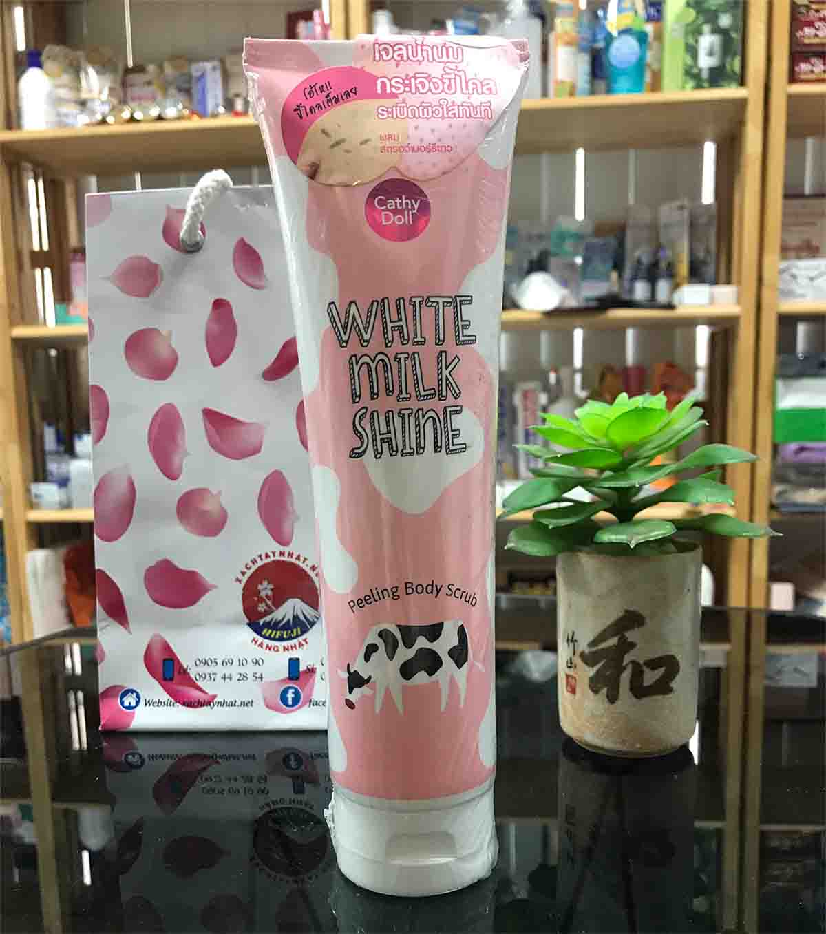 Tẩy Tế Bào Chết Cathy Doll White Milk Shine 320ml