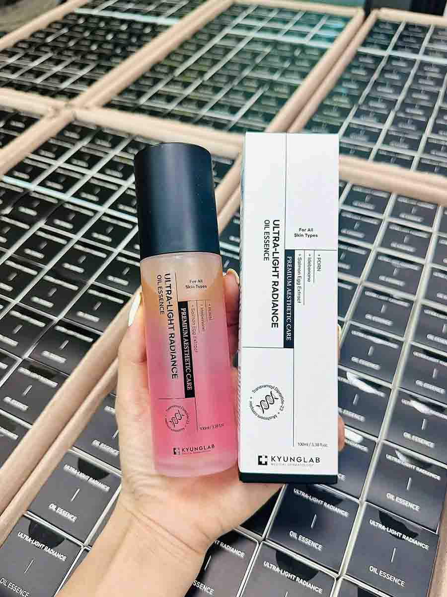 Tinh chất dưỡng da Ultra Light Radiance Oil Essence