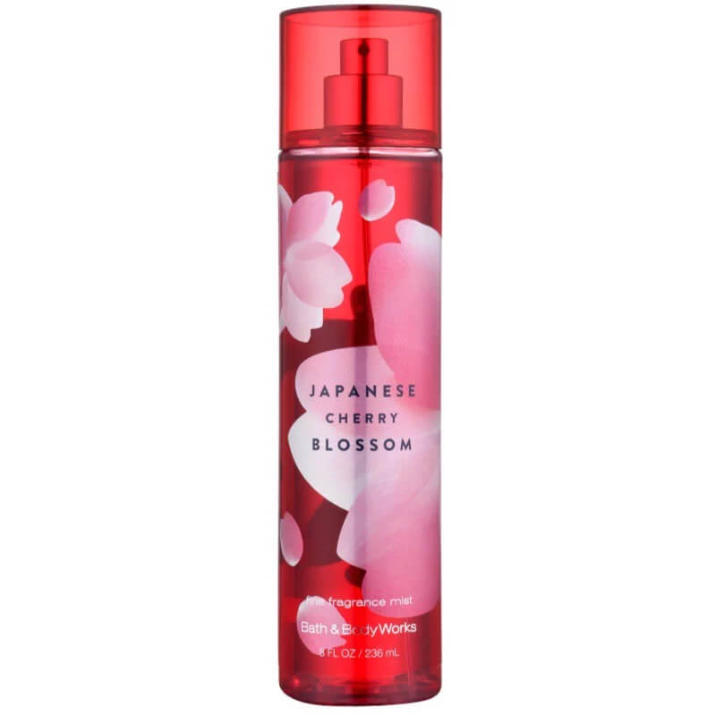 Bath and Body Works Body Mist Japanese Cherry Blossom: là một trong những mùi hương rất được ưa chuộng tại Mỹ; xịt toàn thân japanese cherry blossom với mùi hương nữ tính, thu hút và gợi cảm từ hoa anh đào Nhật Bản kết hợp cùng hoa nhài trắng mang lại cảm giác sâu lắng tinh tế.