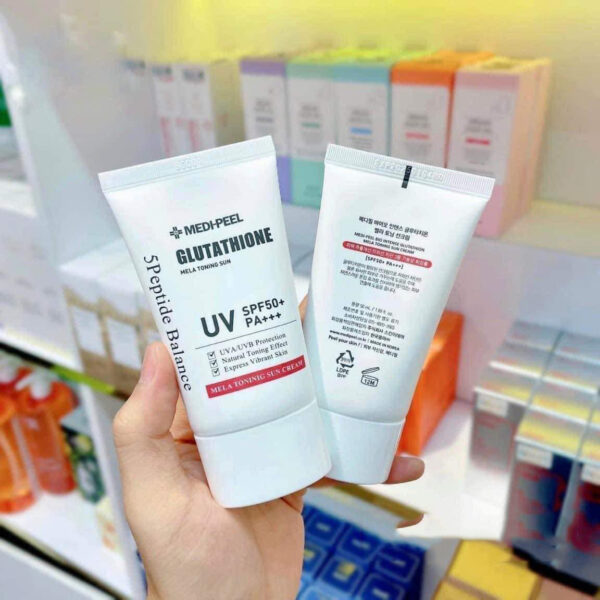 Kem chống nắng Medipeel Glutathione Mela Tonin...
