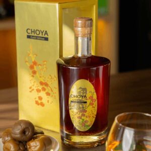 Rượu mơ Choya vảy vàng Choya Gold Edition 5...