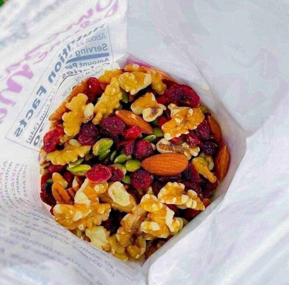 hạt mix và trái cây sấy hữu cơ Nature's Garden Organic Trail Mix Snack Pack