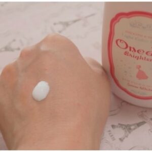 Lotion trang điểm dưỡng trắng da One Day B...