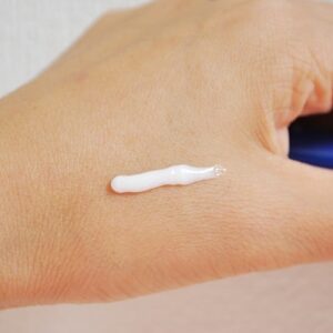 Kem dưỡng mắt Meishoku Whitening Eye Cream