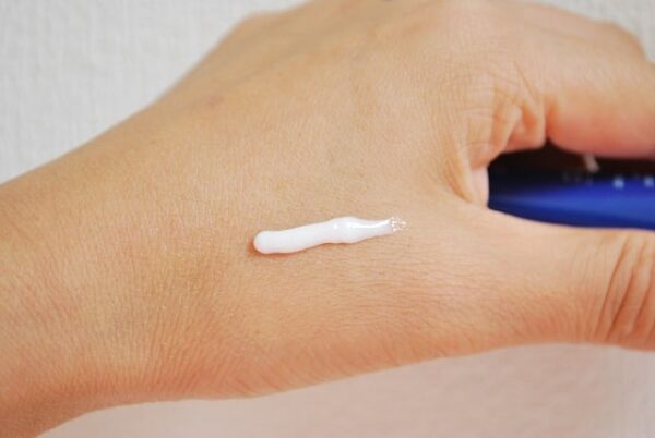 Kem dưỡng mắt Meishoku Whitening Eye Cream