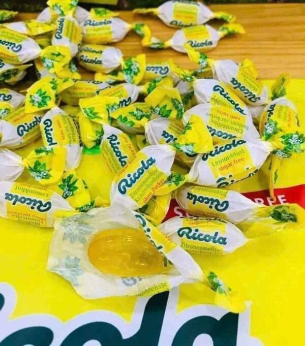 Kẹo ngậm hỗ trợ ho Ricola Swiss Alpine Her...