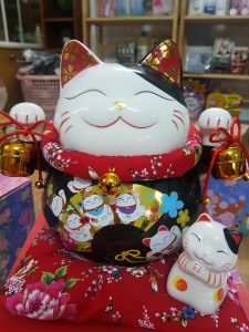 mèo may mắn