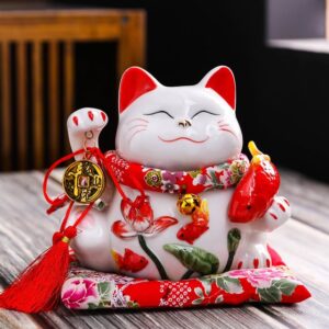 Mèo thần tài giơ tay phải