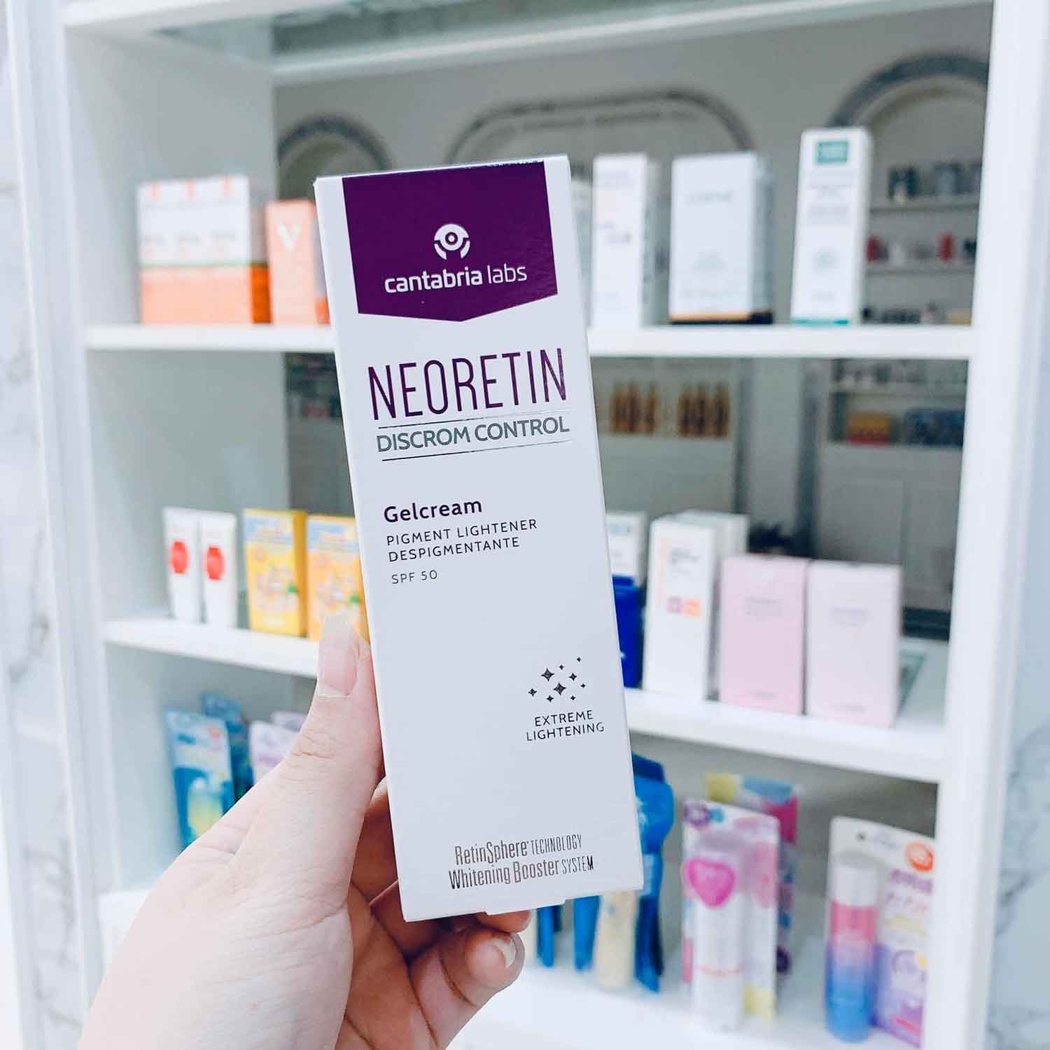 neoretin kem chống nắng