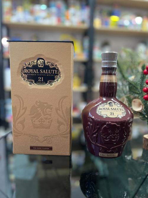 Rượu Royal màu đỏ Ruby