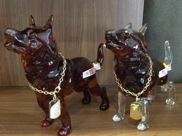 Rượu con chó của Nga Armenian Cognac