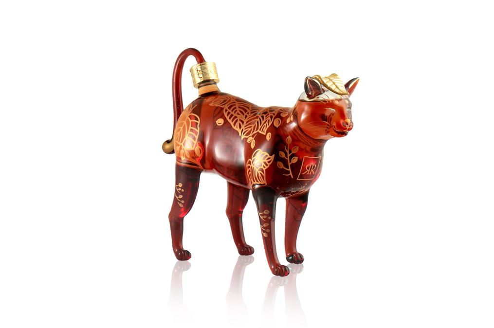 Rượu con mèo ROYAL có gì đặc biệt?