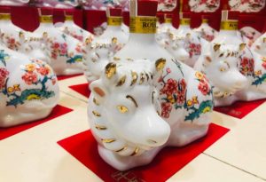 Giới thiệu rượu Trâu Suntory Whisky Royal Nhật Bản 2021 