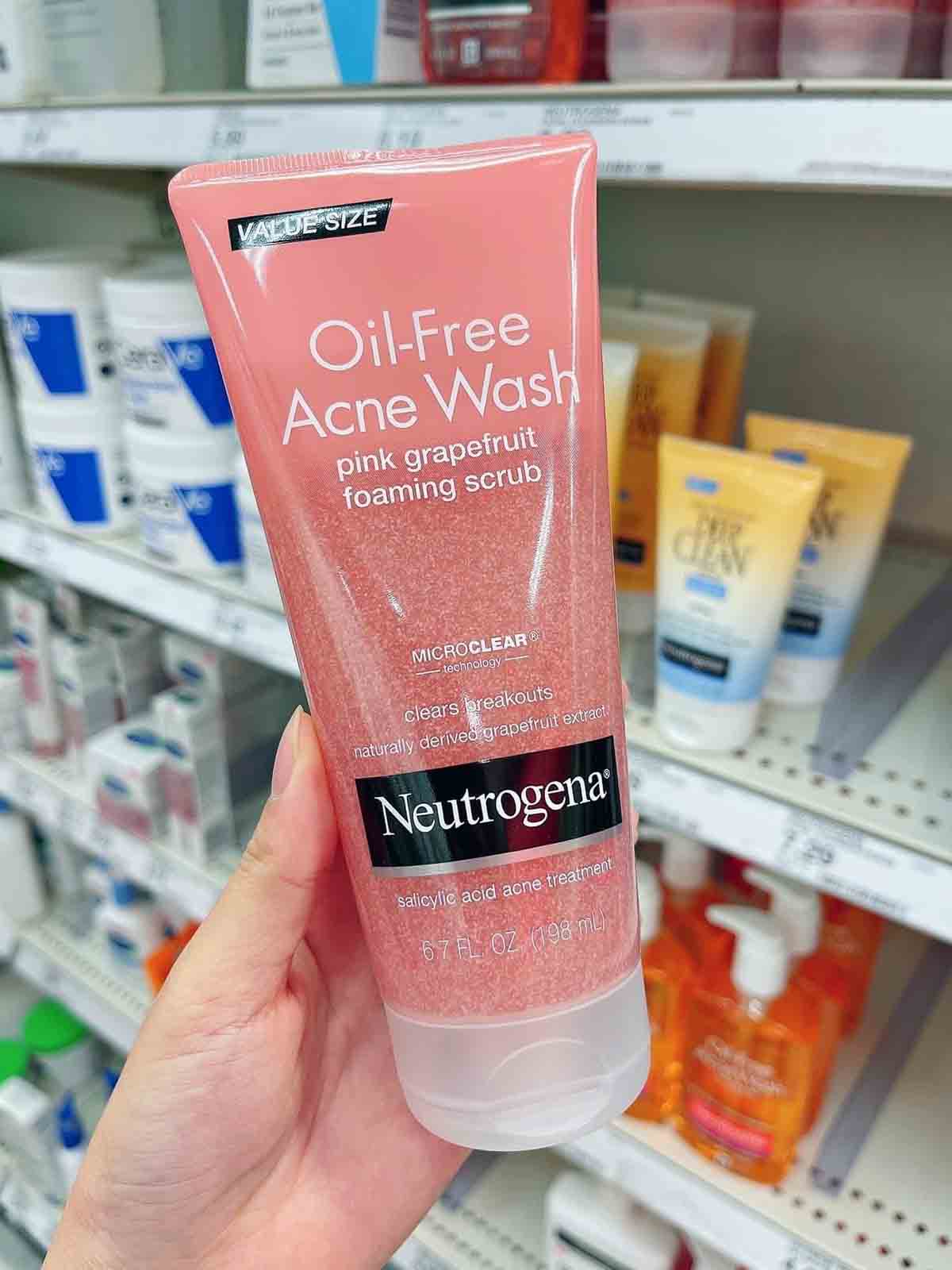 sữa rửa mặt tẩy da chết neutrogena